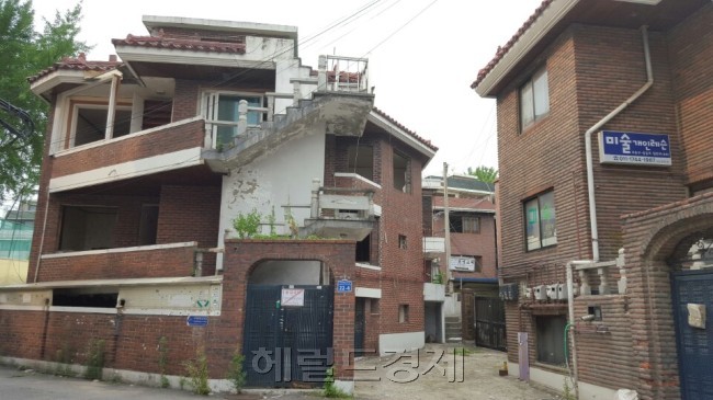 뉴타운 출구 전략으로 정비(예정)구역 해제구역이 계속 늘고 있지만 주거환경 관리 등 대안사업 추진은 저조하다. 주민반대 등 갈등도 여전해 해제 자체를 서두르지 말아야한다는 지적이 나온다. 사진은 올해 신길1, 6구역이 직권해제 대상지에 포함된 신길뉴타운. ［사진=헤럴드경제DB］