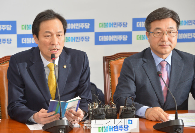 [사진설명=우상호 더불어민주당 원내대표가 15일 오전 서울 여의도 국회에서 열린 원내대책회의에서 모두발언을 하고 있다. 박해묵 기자/mook@heraldcorp.com]