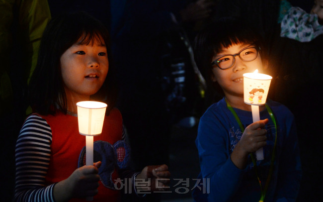 [사진=2016년 11월 12일 서울 광화문 광장 일대에서 열린 민중총궐기의 모습. 대한민국 정부 수립 이래 최대 규모라는 100만명의 인파가 모여 시위를 벌인 가운데서도 질서정연한 평화집회를 성공적으로 이끌어냈다. 박현구 기자/pkho@heraldcorp.com]
