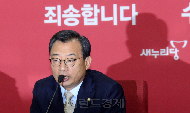 [사진=이정현 새누리당 대표가 17일 오전 서울 여의도 새누리당 당사에서 열린 최고위원회의에서 발언하고 있다. 박해묵 기자 mook@heraldcorp.com]