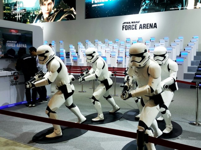 Stormtroopers promote Netmarble's "Star Wars Force Arena" at G-Star 2016 (Sohn Ji-youung/The Korea Herald)