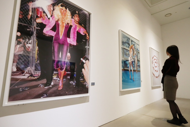 A visitor looks at David LaChapelle’s work featuring American TV personality Paris Hilton. (Yonhap)