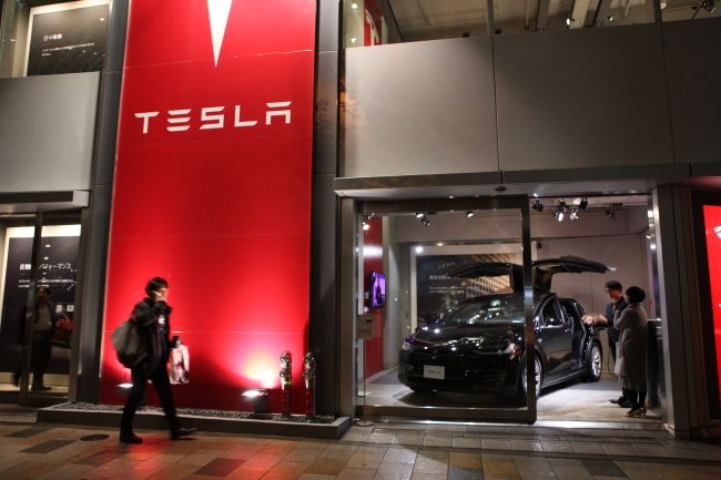 Tesla‘s Toyko showroom Park Ga-young/The Korea Herald