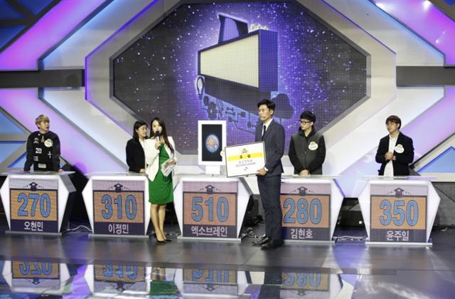 지난 18일 대전 유성구 ETRI 대강당에서 국내 기술로 개발된 인공지능 엑소브레인(Exobrain)이 인간 퀴즈왕들과의 퀴즈 대결에서 최종 우승했다.