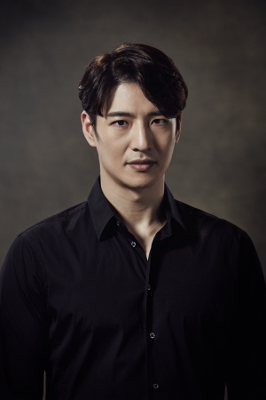그룹 GOD의 멤버인 가수 손호영이 뮤지컬 '금강, 1894'에서 주인공인 '신하늬'역으로 열연한다. [사진제공=성남문화재단]