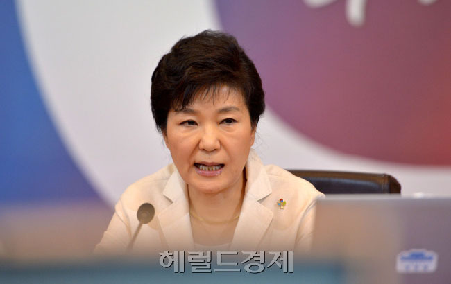 검찰은 최순실 씨와 안종범 전 수석, 정호성 전 비서관을 기소하면서 사실상 박근혜 대통령을 주범으로 지목했다. [사진=헤럴드경제DB]
