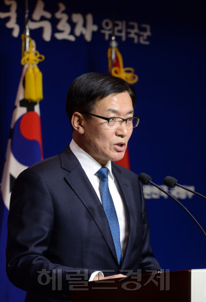 문상균 국방부 대변인이 정례브리핑에서 답변하고 있다. [사진=헤럴드경제DB]