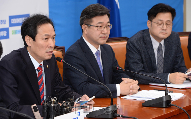 [사진=우상호 더불어민주당 원내대표가 22일 오전 서울 여의도 국회에서 열린 원내대책회의에서 모두발언을 하고 있다. 박해묵 기자/mook@heraldcorp.com]