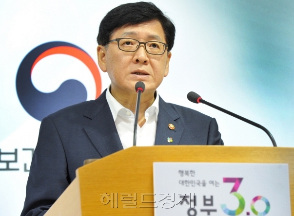 정진엽 보건복지부 장관 [사진=헤럴드경제DB]