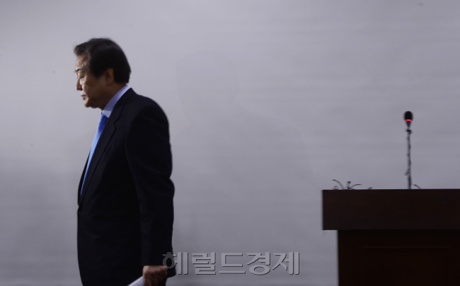 [사진=김무성 새누리당 전 대표가 23일 오전 서울 여의도 국회의원회관에서 대선불출마 선언을 하고 있다. 박해묵 기자/mook@heraldcorp.com]