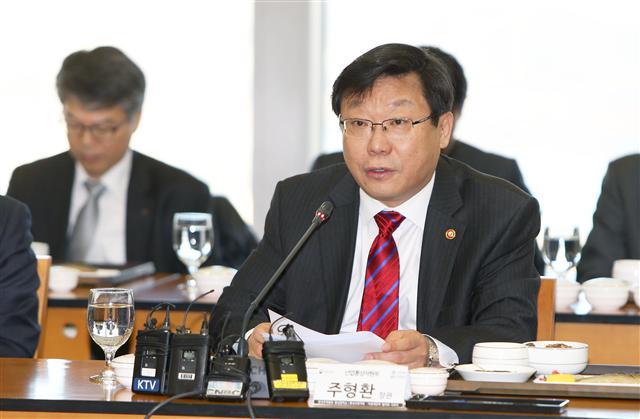주형환 산업통상자원부 장관이 23일 서울 삼성동 무역협회에서 열린 ‘대미 통상협의회’에서 모두발언을 하고 있다.  ［사진제공=산업통상자원부]