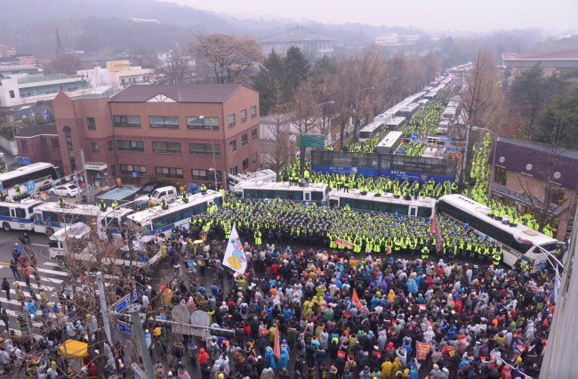 26일 광화문및 청운동일대에서 열린 박근혜퇴진집회스케치.<br />정희조 기자/chehco@heraldcorp.com  161126
26일 광화문및 청운동일대에서 열린 박근혜퇴진집회스케치.
정희조 기자/chehco@heraldcorp.com  161126