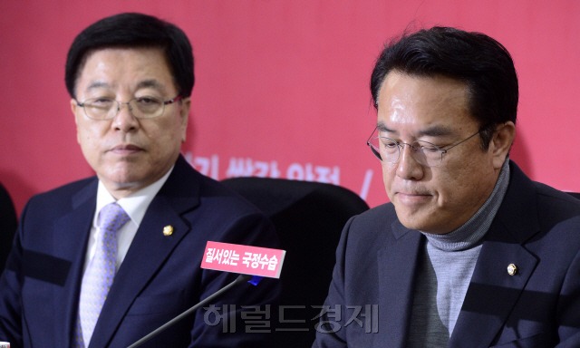 [사진=정진석 새누리당 원내대표가 29일 오전 서울 여의도 국회에서 열린 원내대책회의에서 모두발언을 하고 있다. 박해묵 기자 mook@heraldcorp.com]