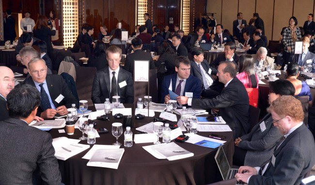 Participants attend a conference on the ocean’s health co-hosted by the Korean Ministry of Oceans and Fisheries, Environmental Justice Foundation and World Wide Fund for Nature in Seoul on Tuesday. Chung Hee-cho/The Korea Herald