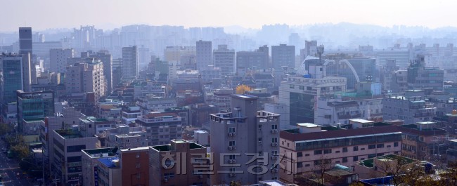 [사진설명=1인가구가 몰려 사는 서울 강서구의 주택가. 이상섭 기자/babtong@heraldcopr.com]