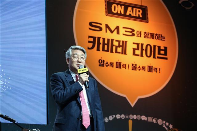 르노삼성자동차는 1일 서울 서교동에 위치한 예스 24무브홀에서 SM3의 가치를 재발견하는 ‘SM3 카바레라이브’를 열었다. 르노삼성자동차 박동훈 사장이 인사말을 전하고 있다.
[사진제공=르노삼성자동차]