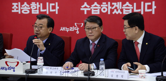 이정현 새누리당 대표가 2일 오전 서울 여의도 국회에서 열린 대구서문시장 화재대책 관련 당정협의에서 발언하고 있다. 박해묵 기자/mook@heraldcorp.com
이정현 새누리당 대표가 2일 오전 서울 여의도 국회에서 열린 대구서문시장 화재대책 관련 당정협의에서 발언하고 있다. 박해묵 기자/mook@heraldcorp.com