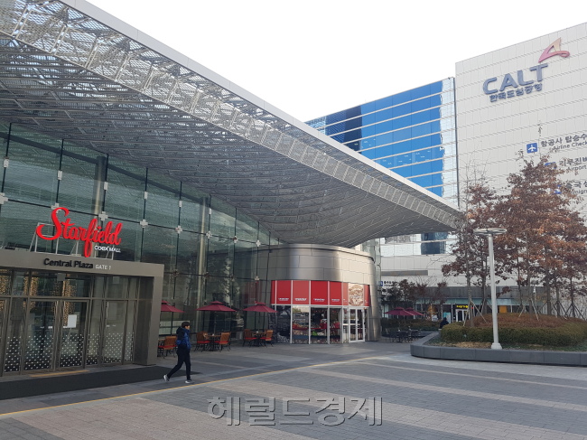 지난 1일 본격적으로 영업을 시작한 스타필드 코엑스몰점 센트럴 파크 1번 게이트의 모습. [사진=김성우 기자/zzz@heraldcorp.com]