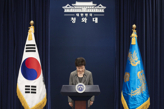 [김수한의 리썰웨펀] 국방부 허락받고 인터뷰한 靑 간호장교, 그 의미