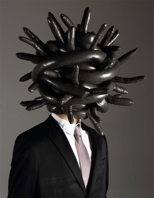 김명아, 그 남자,천, 솜, 옷, 50×30×200㎝, 2016.
