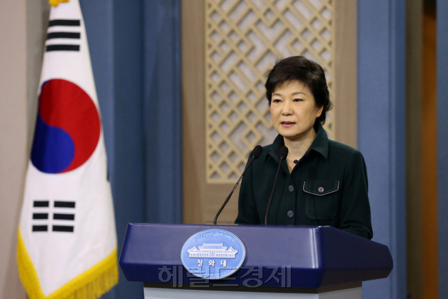 국회가 9일 박근혜 대통령 탄핵소추안을 가결하면 박 대통령은 대통령으로서의 권한은 정지되지만 헌법재판소의 최종 심판이 나올 때까지 신분은 유지된다. 사진은 박 대통령의 지난 2013년 3월 취임 후 첫 대국민담화 모습. [사진=헤럴드경제DB]