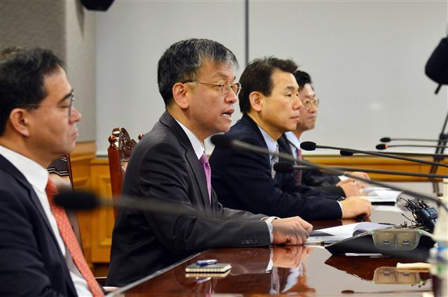 미국의 금리인상이 한국경제에 적지 않은 파장을 불러올 것으로 예상되는 가운데 최상목 기획재정부 차관이 15일 오전 서울 중구 은행회관에서 거시경제금융회의를 주재하고 있다.
[사진제공=기획재정부]
