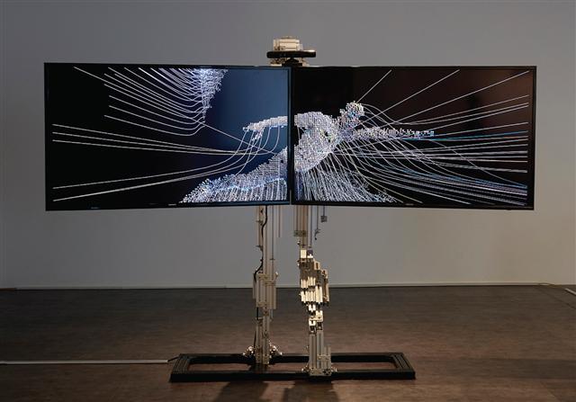수도자-고통의 플랫폼, 알루미늄프레임, 키넥트센터, PC, 커스텀 소프트웨어, 60” TV 2대, 300×200×100㎝, 2015