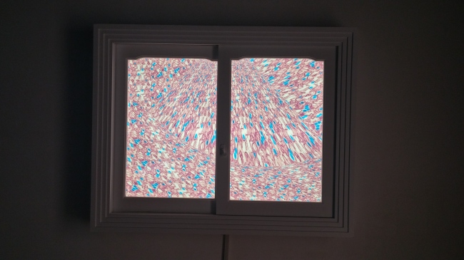 Zika_Red Window1, 김윤경, 130x104x16cm, 라이트패널, 폐 창문, 2016 [사진제공=김종영미술관]
