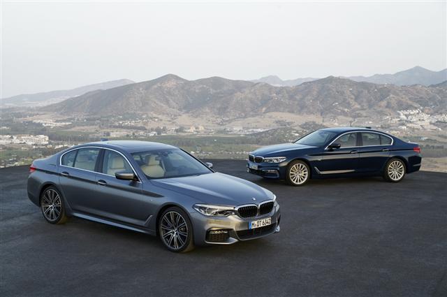 BMW가 2017 디트로이트 모터쇼에서 세계 최초로 공개하는 신형 5시리즈.