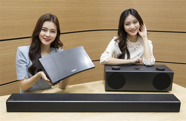 삼성전자가 내년 1월 미국 라스베이거스에서 열리는 가전전시회 CES 2017에서 사운드바, 무선오디오, UHD 블루레이 플레이어 신제품 3종을 공개한다.  [사진제공=삼성전자]