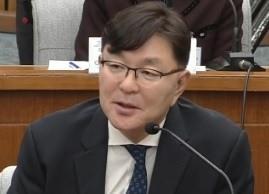 지난 4일 국회 국정조사 청문회에 출석한 김영재 원장.