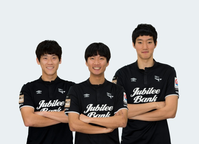 성남FC 공개테스트 최종선발선수(왼쪽부터 이승현, 이건엽, 황원)
성남FC 공개테스트 최종선발선수(왼쪽부터 이승현, 이건엽, 황원)
