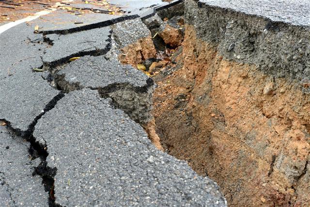 지난 9월 경주에서 5.8 규모의 지진이 발생한 지 100여일이 지났지만, 공공기관들은 아직 재난 행동 매뉴얼조차 보유하지 않은 것으로 드러났다.