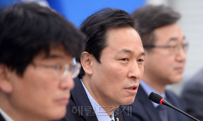 [사진설명=29일 오전 서울 여의도 국회에서 열린 더불어민주당 정책조정회의에서 우상호 원내대표가 모두발언을 하고 있다. 안훈 기자/rosedale@heraldcorp.com]