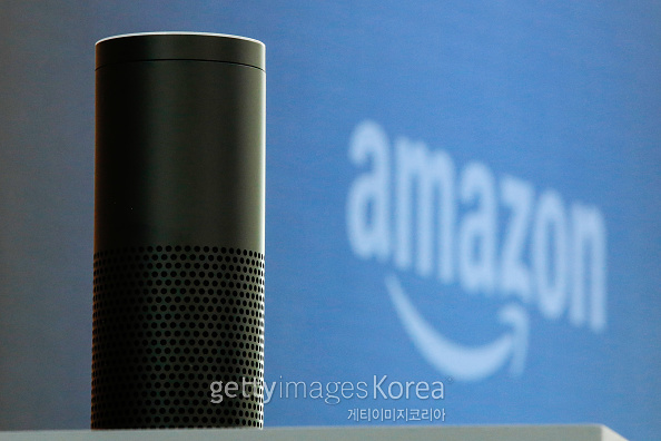 음성비서 ‘알렉사’(Alexa)를 탑재한 사물인터넷(IoT) 겸 스피커기인 아마존 에코(Echo) [사진=게티이미지]