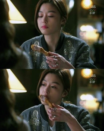 ▶드라마 ‘별 그대’ 속 치킨 먹는 전지현