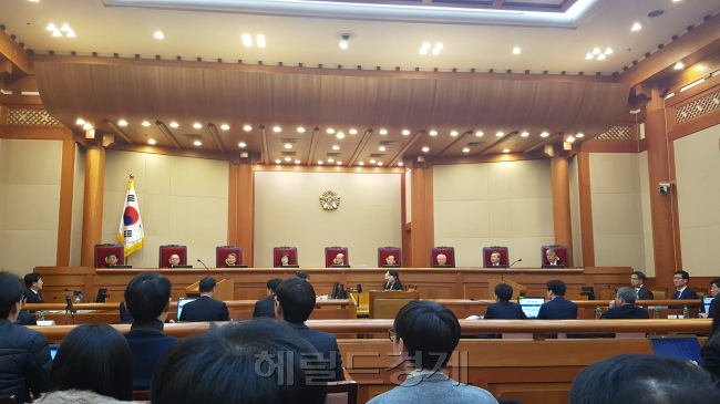 박근혜 대통령 탄핵심판 첫 변론이 3일 오후 헌법재판소 대심판정에서 재판관 9명 전원이 참석한 가운데 열렸다.[사진=헤럴드경제]