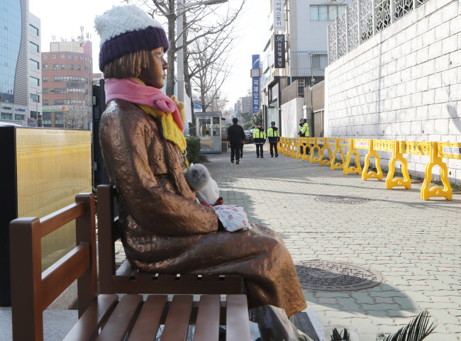 'Comfort women' statue installed near Japanese consulate in Busan (Yonhap)