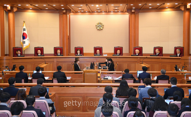 박근혜 대통령 탄핵심판 첫 변론이 열린 3일 헌법재판소 대심판정 [사진=게티이미지]