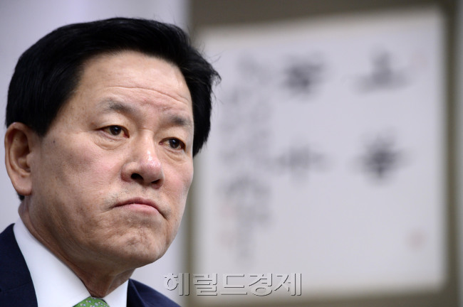 [사진설명=주승용 국민의당 원내대표가 4일 서울 여의도 국회의원회관에서 인터뷰를 하고 있다. 박해묵 기자/mook@heraldcorp.com]