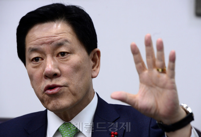 [사진설명=주승용 국민의당 원내대표가 4일 서울 여의도 국회의원회관에서 인터뷰를 하고 있다. 박해묵 기자/mook@heraldcorp.com]