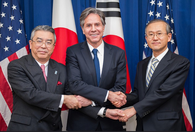 From left are South Korean Vice Minister Lim Sung-nam, US Deputy Secretary of State Antony Blinken and Japanese Vice Foreign Minister Shinsuke Sugiyama (Yonhap)
