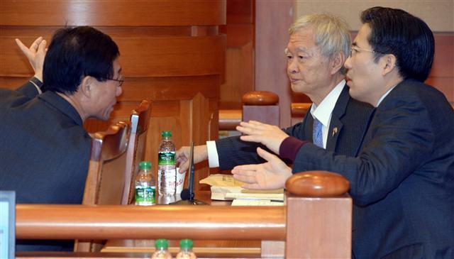 박근혜 대통령 탄핵심판의 대리인단. 왼쪽부터 전병관, 서석구, 손범규 변호사.
정희조 기자/checho@heraldcorp.com