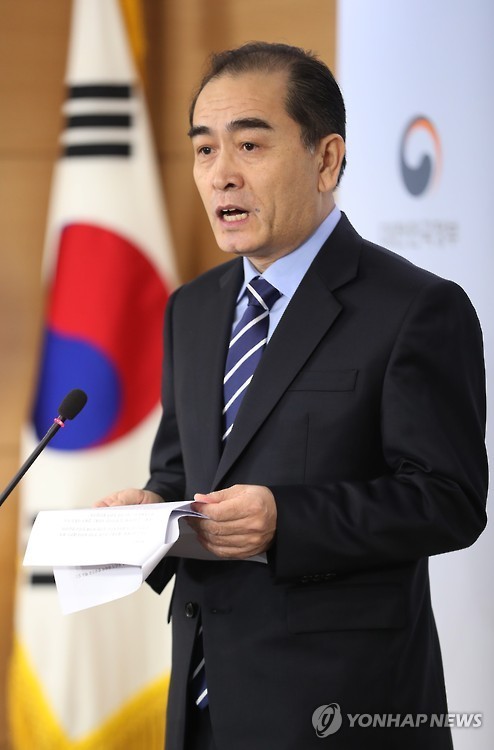 Thae Yong-ho, who defected to South Korea in August while serving as a minister at North Korea's embassy in London, speaks about his defection and the reality of the Kim Jong-un regime during a meeting with a press corps covering the Unification Ministry at the government complex in Seoul on Dec. 27, 2016. (Yonhap) (END)