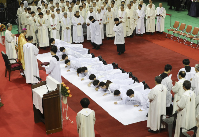 A priest ordination at a Catholic church in the Cheongju Diocese (Yonhap)