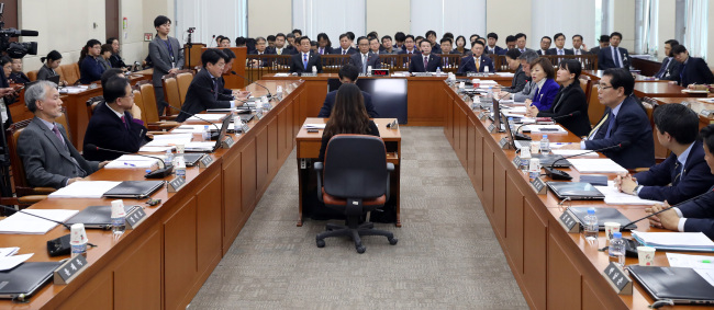 Members of the National Assembly hold a discussion on lowering the minimum election age to 18 at sub-committee of the Security and Public Administration Committee (Yonhap)