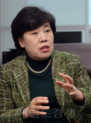 [사진설명=조배숙 국민의장 정책위의장이 국회 의원회관에서 헤럴드경제와 인터뷰를 하고 있다. 안훈 기자 / rosedle@heraldcorp.com]