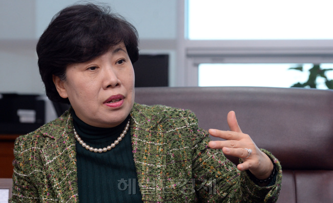[사진설명=조배숙 국민의장 정책위의장이 국회 의원회관에서 헤럴드경제와 인터뷰를 하고 있다. 안훈 기자 / rosedle@heraldcorp.com]