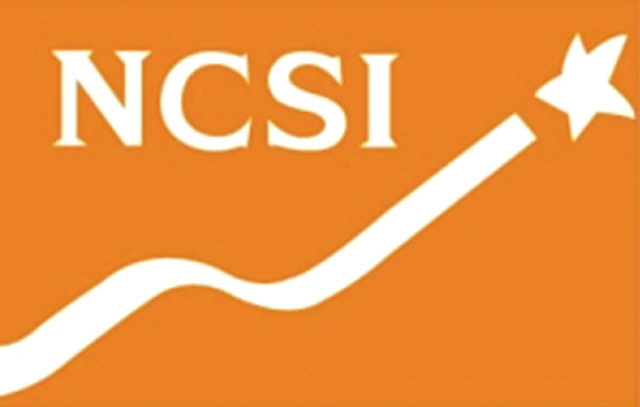 한국생산성본부 ‘2016년 업종별 국가고객만족도(NCSI) 조사’에서 호텔과 면세점이 1, 2위를 차지했다. 점수는 최고 82점에서 최저 68점의 분포를 보였다. 사진은 서울 신라호텔(왼쪽)과 롯데면세점 본점 전경.