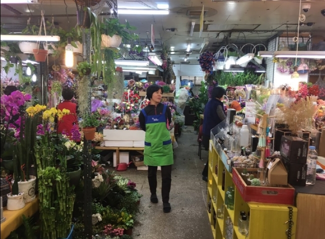 Namdaemun Flower Market in central Seoul (Ock Hyun-ju/The Korea Herald)